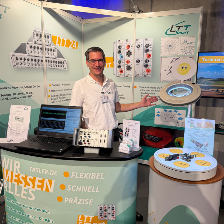 Michael Tasler am Stand von LTT auf der messweb masters 2025