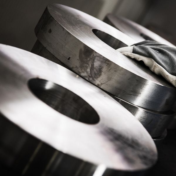 Effective and efficient shaping of raw materials through precise measurement technology Effective and efficient shaping of raw materials through precise measurement technology