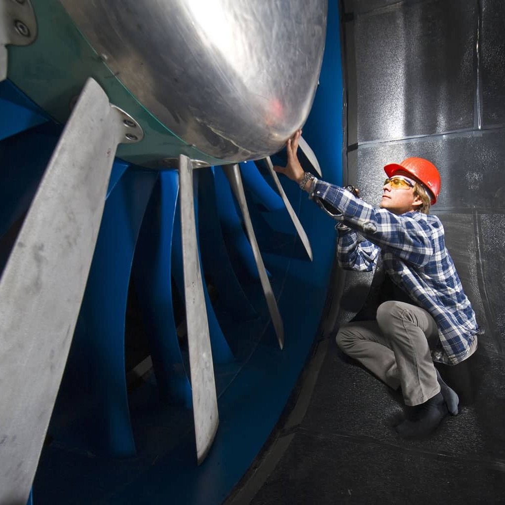 LTT-Messtechnik mit LVDT-Sensoren im Windtunnel