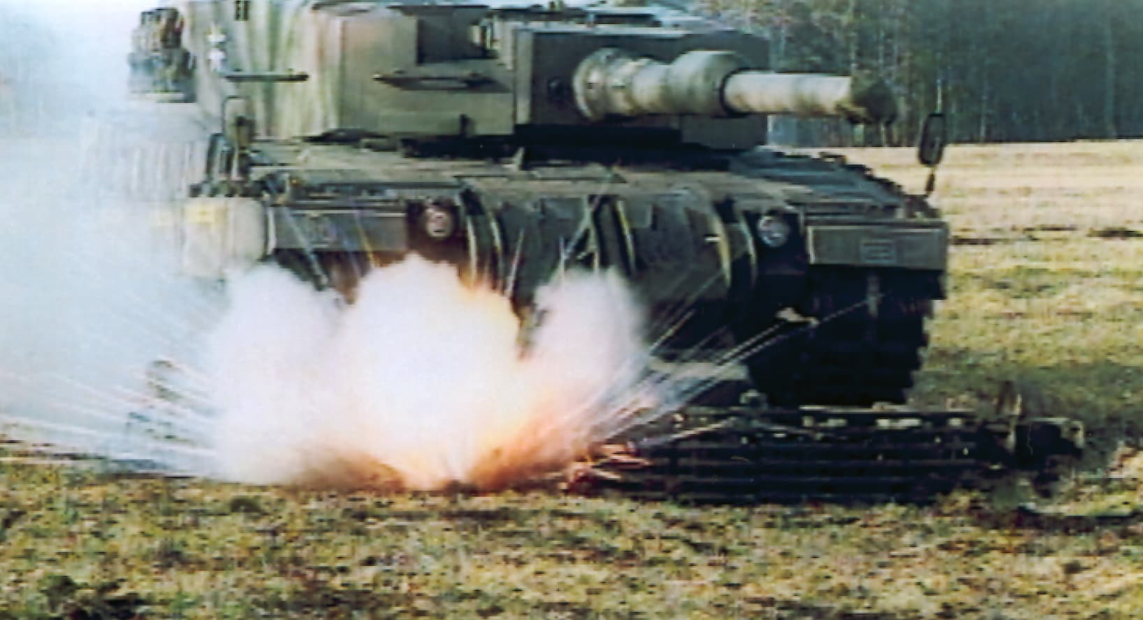 Panzer beim Ansprengversuch 