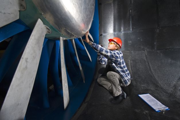 [Translate to English:] LTT Messtechnik mit LVDT am Windtunnel