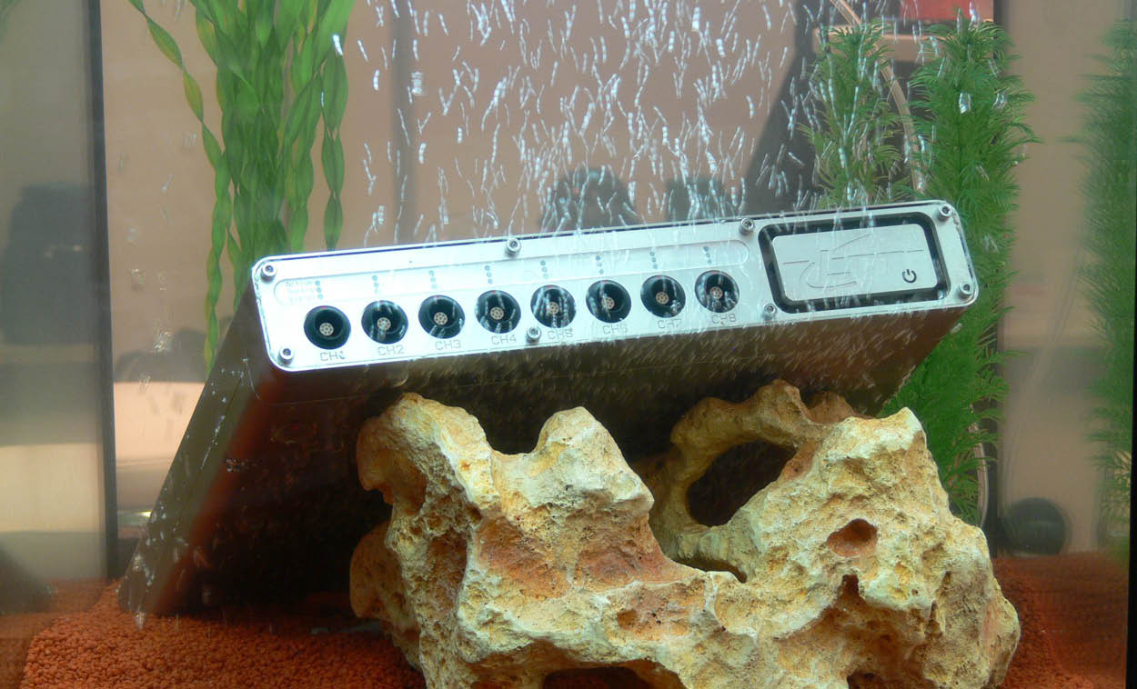 LTT500 Produktfoto im Aquarium