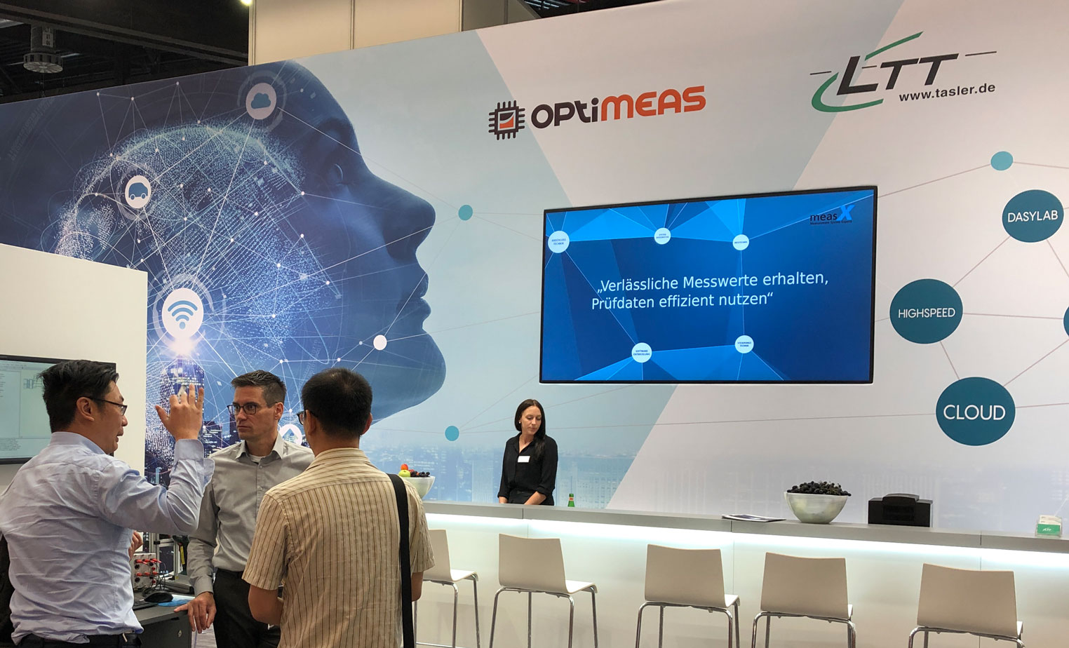 Messestand Michael Tasler mit Kunden S+T 2019